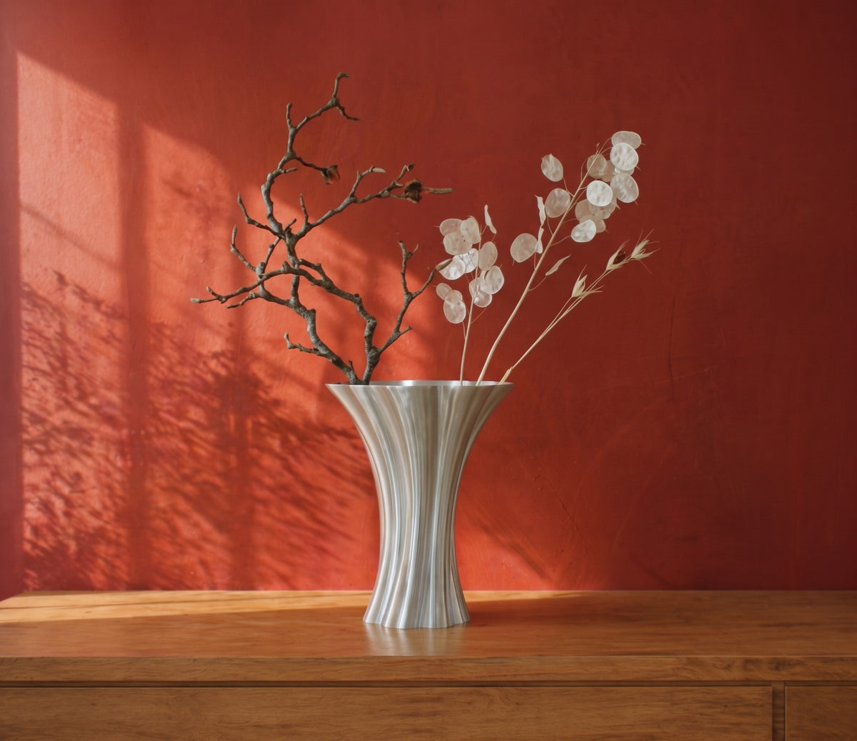 CALLA Dry Vase stylet med botaniske elementer